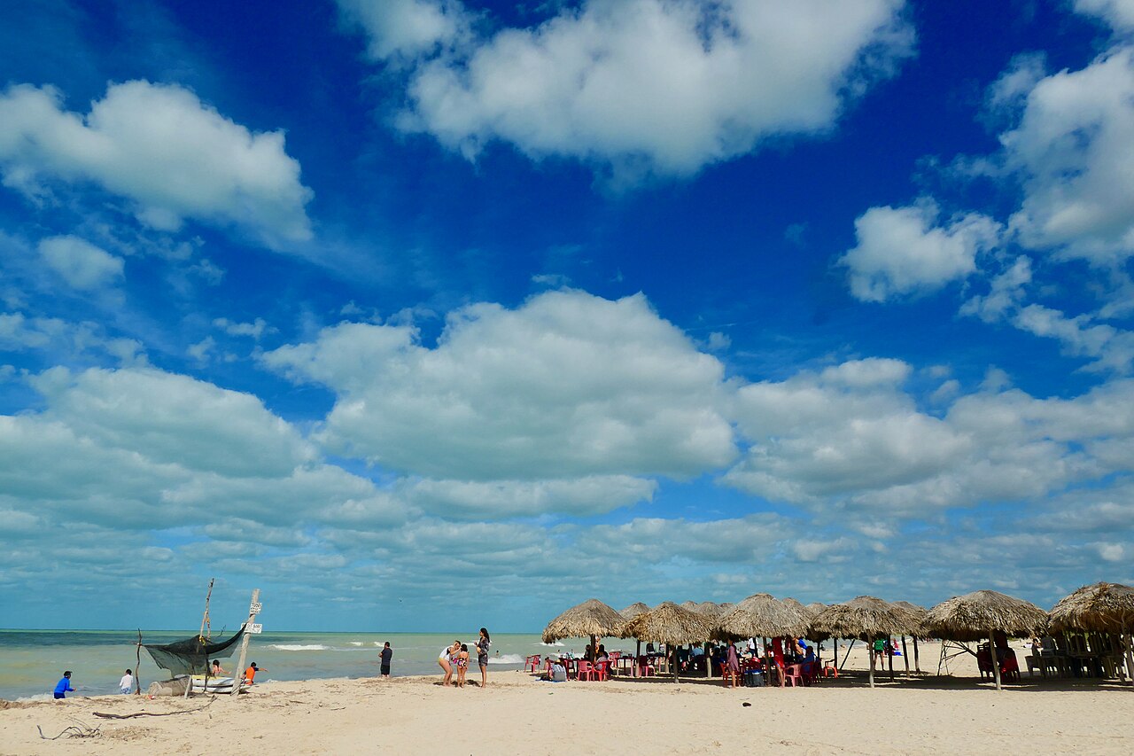 Playa de Sisal Pueblo Mágico